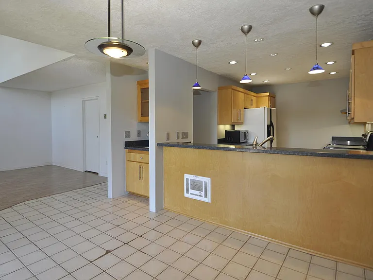 4022 Layang Layang Cir #1 — Photo 6