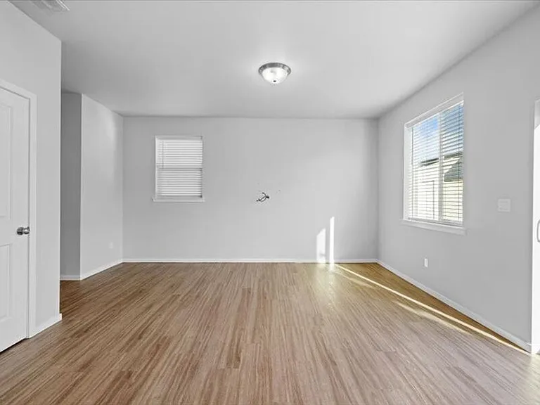5329 Remington Dr — Photo 6