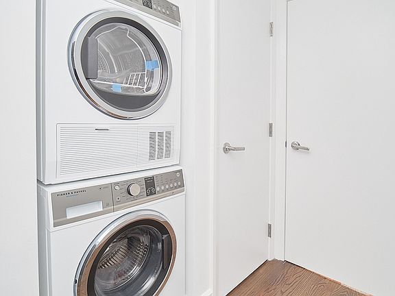 4th image of 519 E 6th St #7A