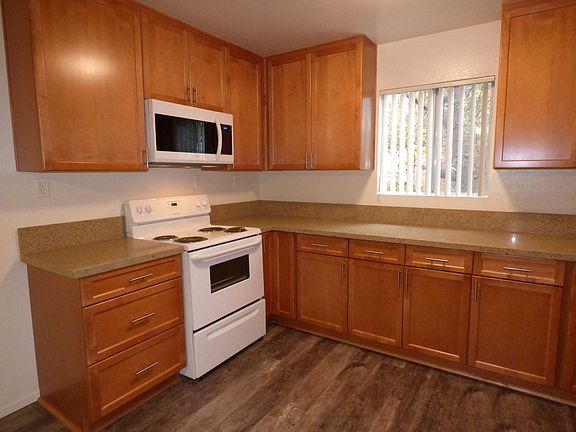 3rd image of 5065 Thorne Dr APT 5