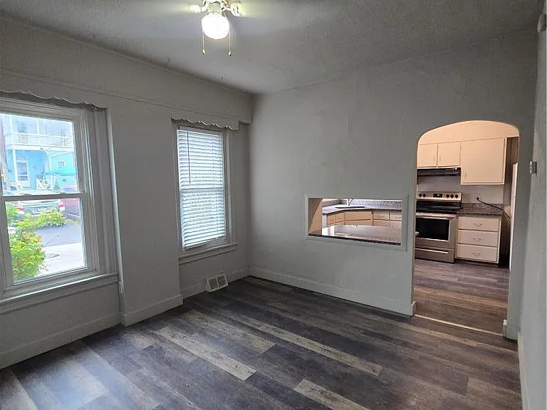 1437 Webster St — Photo 6