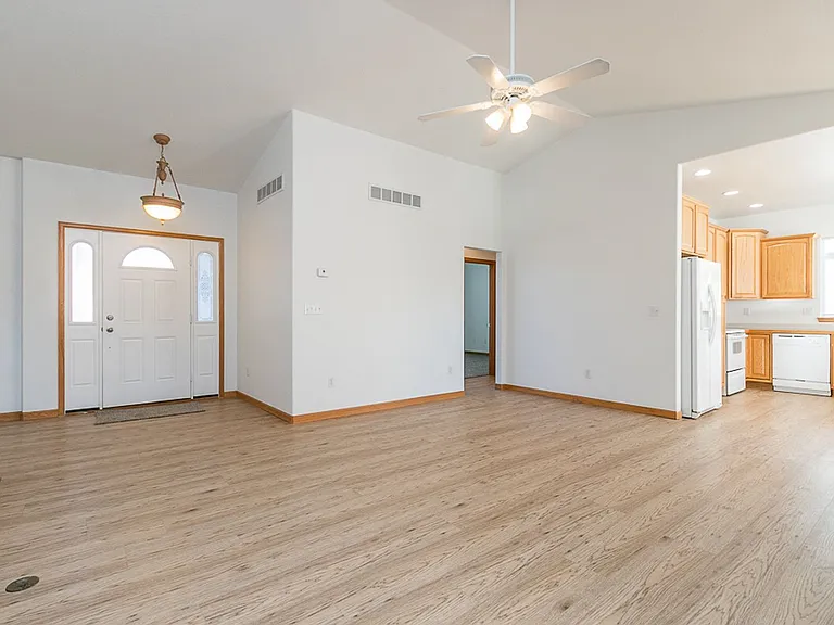 6708 Sage Ave — Photo 7