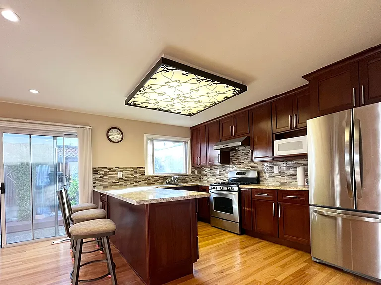 1317 Magnolia Ave — Photo 4