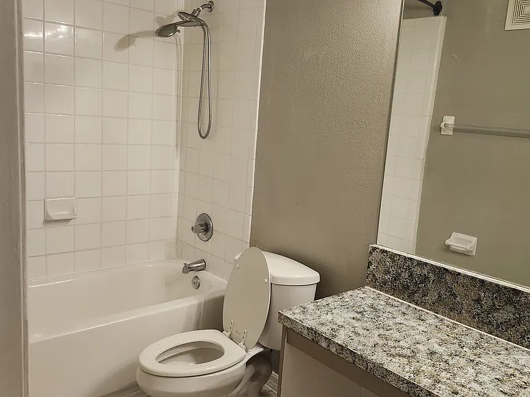 635 Australian Way #B — Photo 10