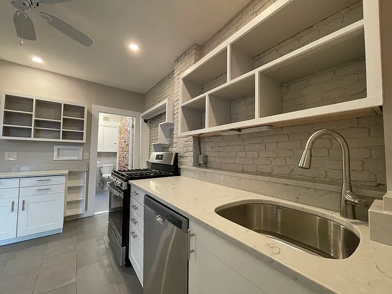 30 Wyatt St #1 — Photo 5