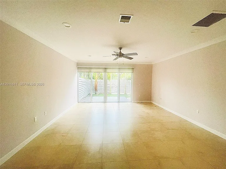 822 NE 19th Ave — Photo 4