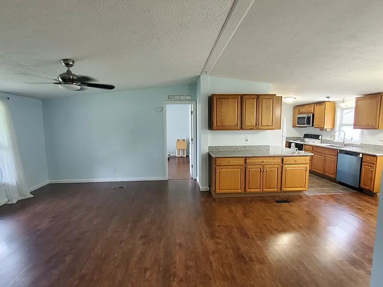 360 Briarwood Blvd — Photo 3