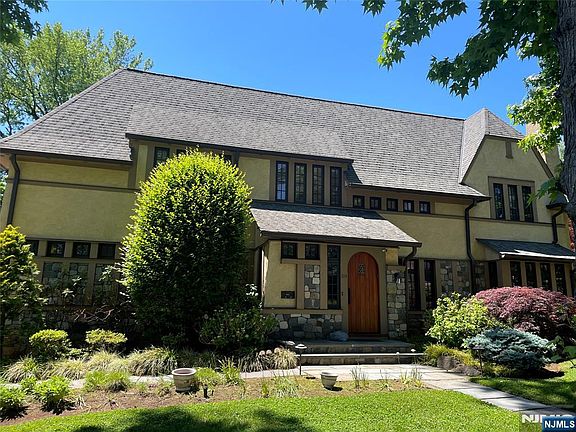 3rd image of 314 Winthrop Rd