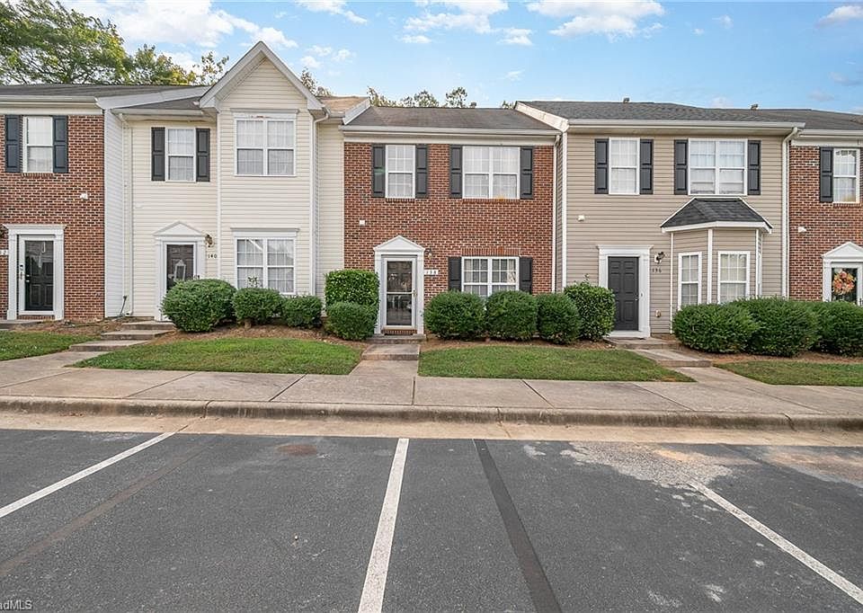 1st image of 138 Queensberry Ct