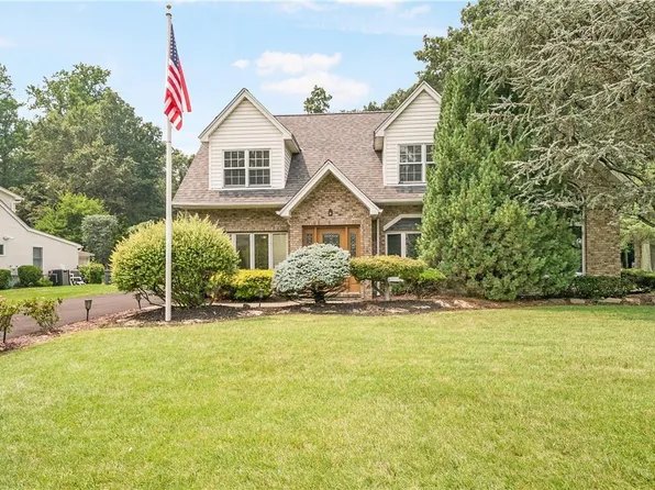 33 Rowan Road, Pearl River, NY 10965