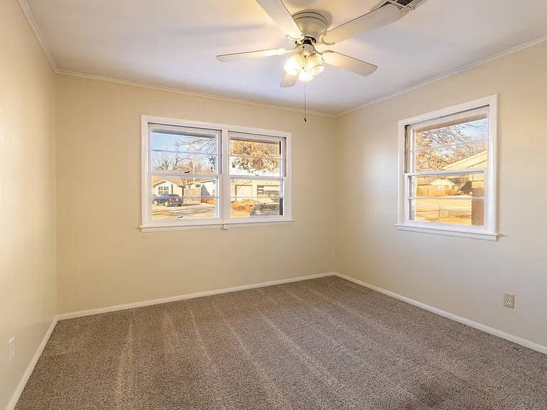 2730 W Country Club Dr — Photo 17