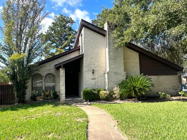 102 Briar Ridge Dr, Bellville, TX 77418