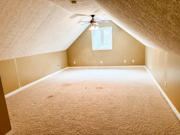 244 Whispering Oaks Dr, Prestonsburg, KY 41653