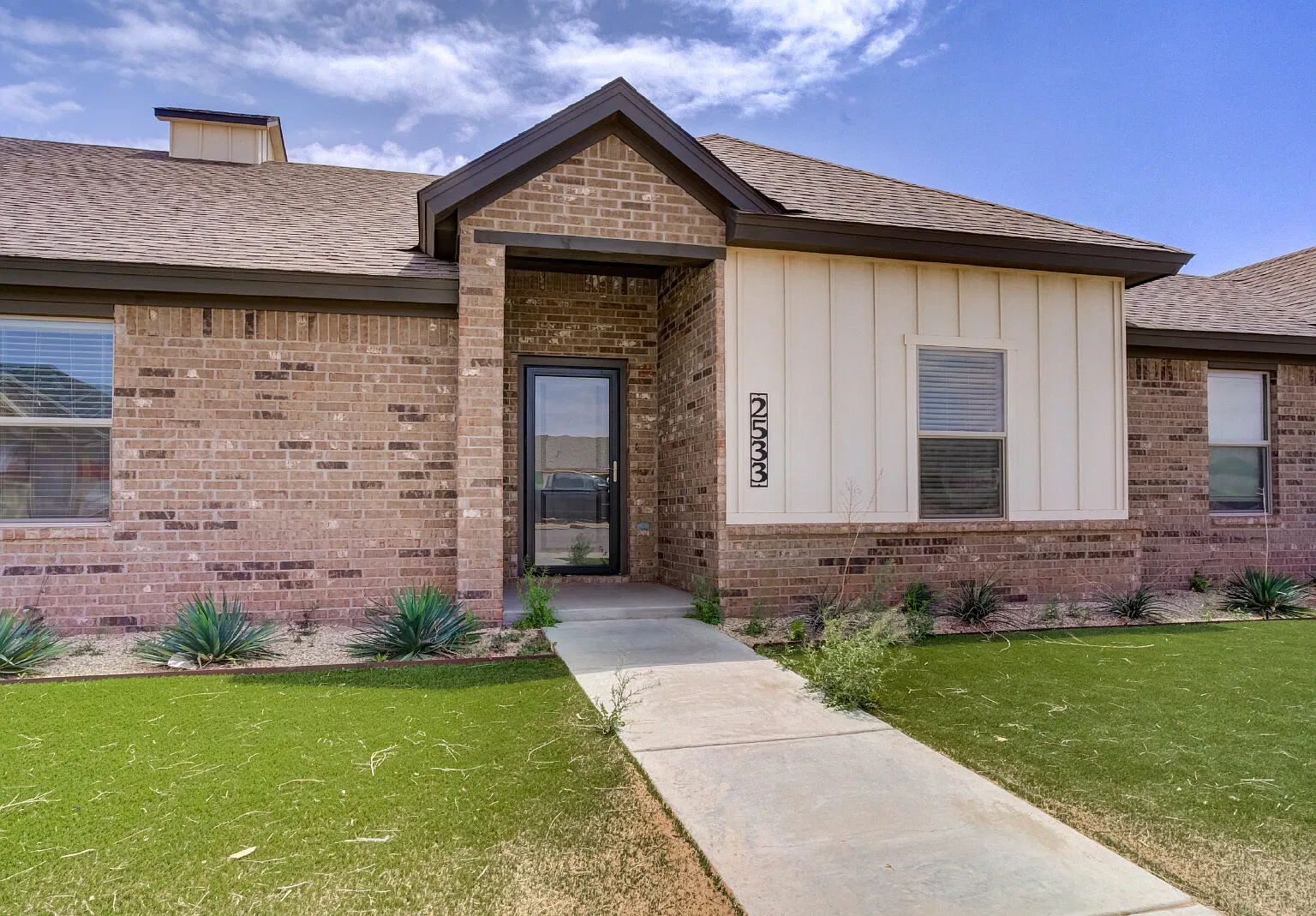 3 bed, 2.0 bath, 1665 sqft, $1,595 — Photo 1