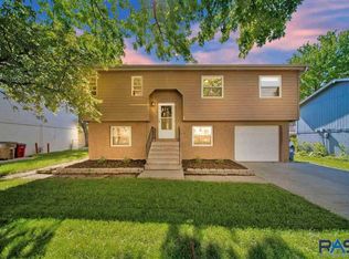 4817 W Saint James Dr, Sioux Falls, SD 57106