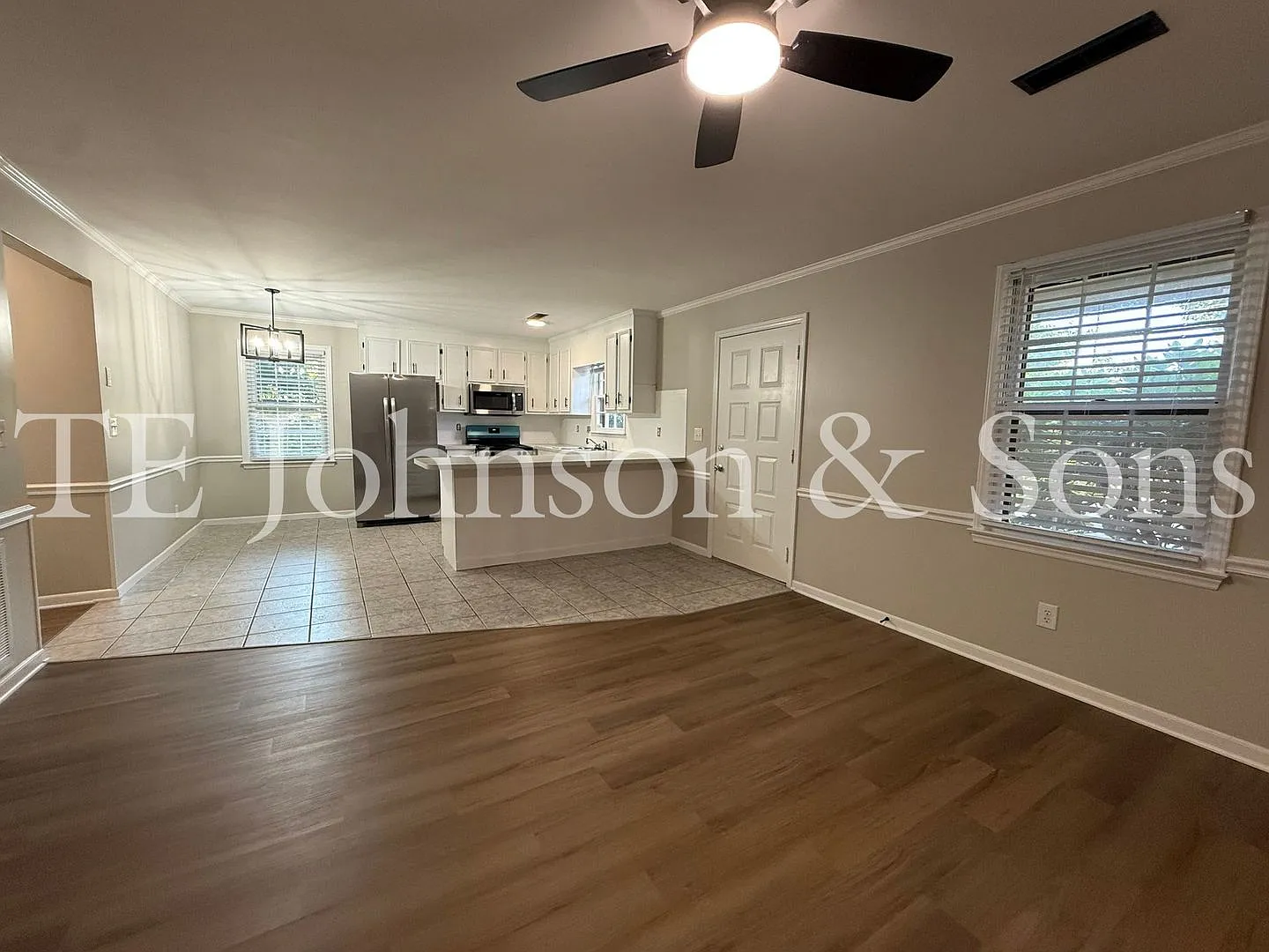 Spacious 2-Bedroom Condo with Bonus Room, Fireplace & Water Included! — Photo 4