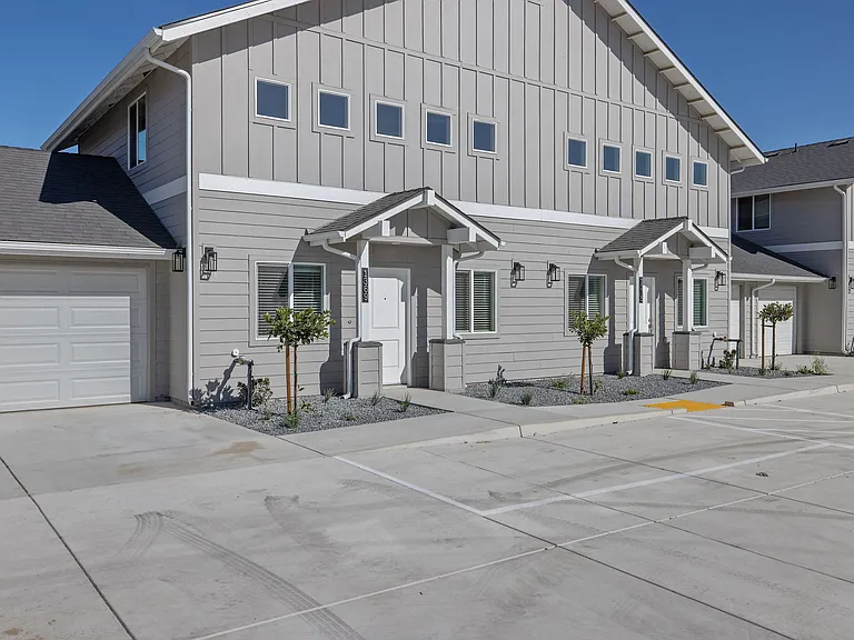 1363 W Grangeville Blvd — Photo 32
