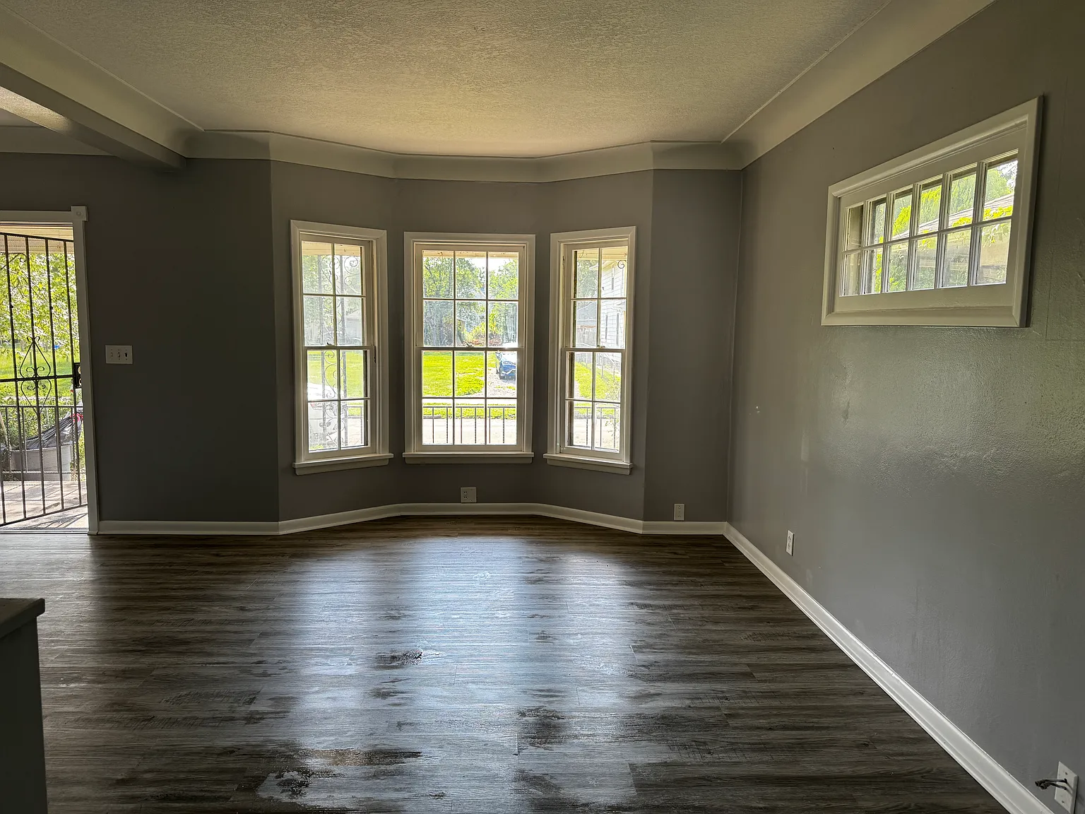 829 Willow Ave — Photo 3