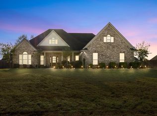609 E Crawford Dr, Marion, AR 72364