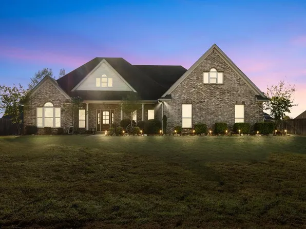 609 E Crawford Dr, Marion, AR 72364