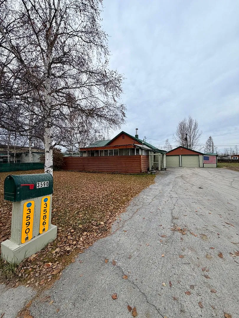 2 Bedroom Single Family Home in Fairbanks AK / Pet Friendly (Cats & Dogs) — Photo 1