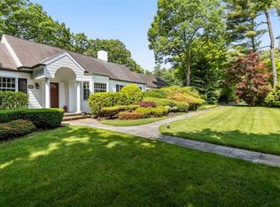 22 Fox Hollow Ln, Old Westbury, NY 11568