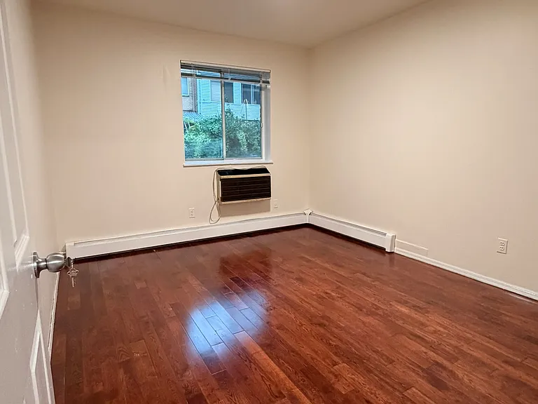 7630 Grand Central Pkwy #2 — Photo 9