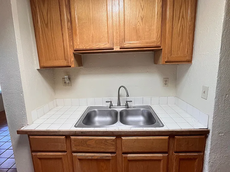 2301 N Northway Ave #10 — Photo 5