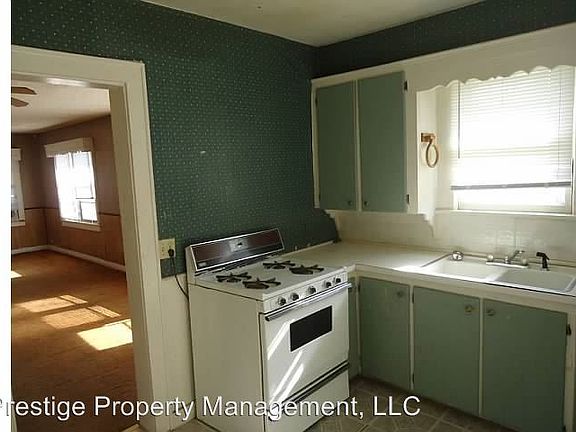 3rd image of 1831 E Highland St