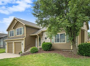 810 168th St, Basehor, KS 66007