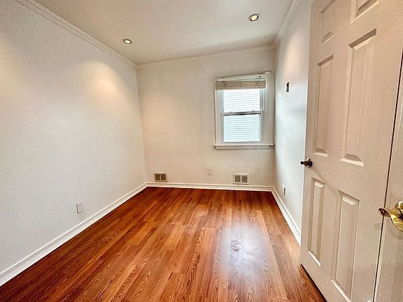 4th image of 15243 11th Ave Floor 2