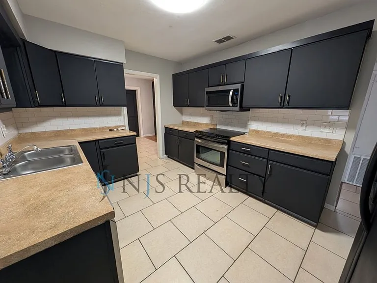 1342 Belleair Rd — Photo 10