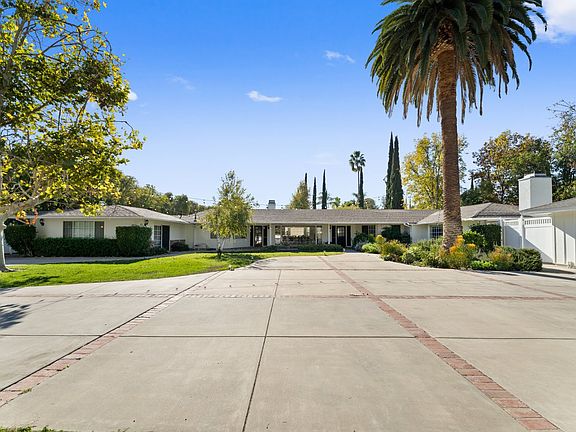 5th image of 22960 Erwin St