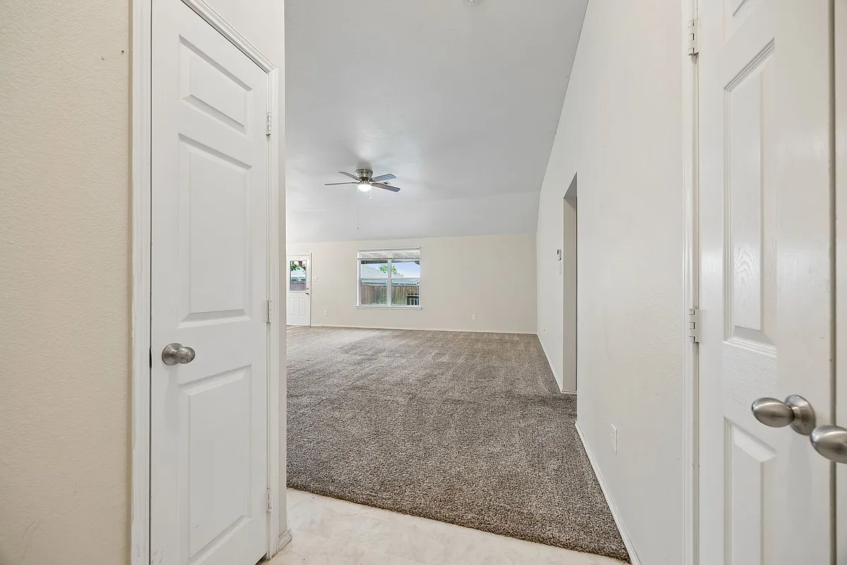 Building Photo - 209 Meadow View Ln