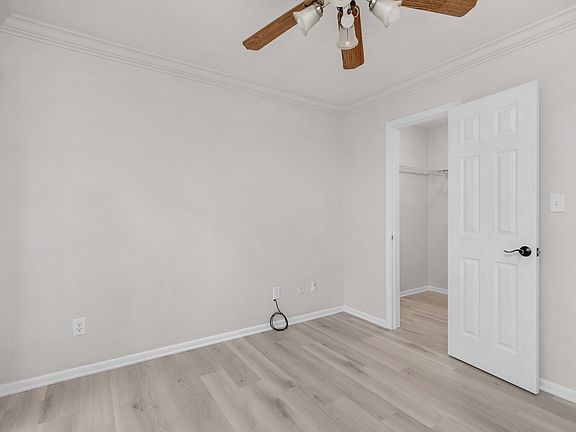 5th image of 131 Bayou View Dr APT D