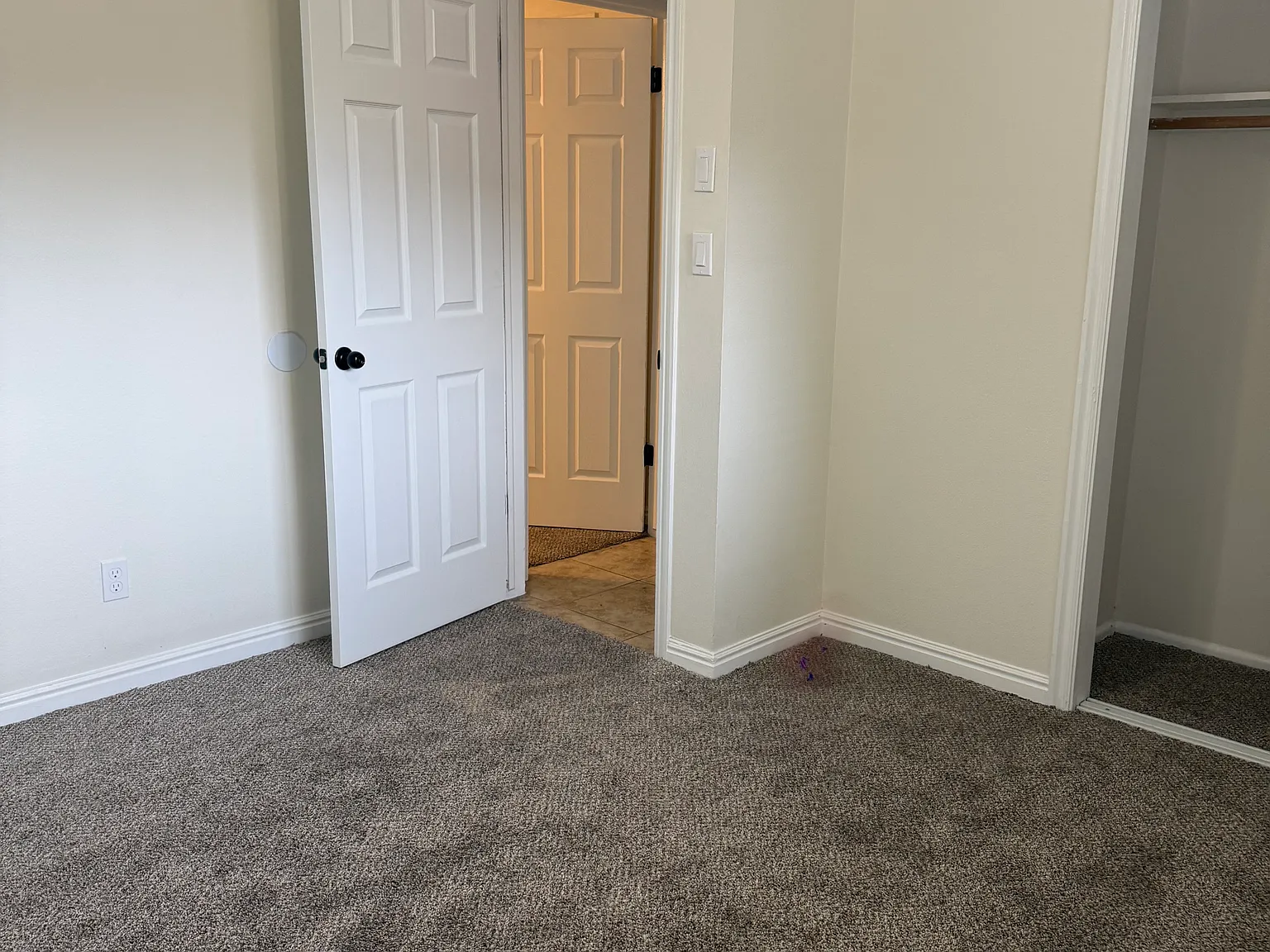 573 W Diagonal St — Photo 2