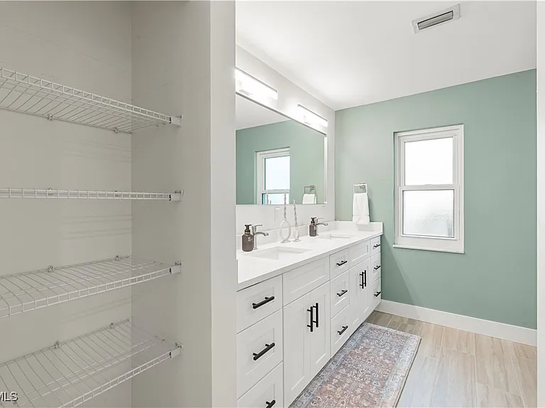 2412 La Salle Ave — Photo 12