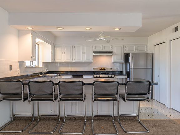 2nd image of 412 Egret Ln #412