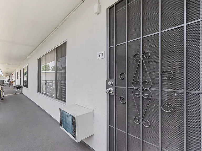 Shermanair Apartments — Photo 23