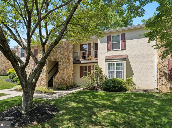 135 Valley Stream Cir, Chesterbrook, PA 19087