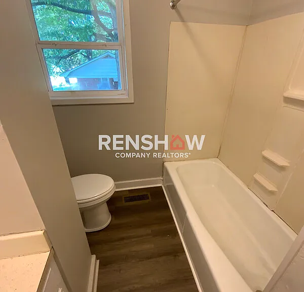 162 S Poplar St — Photo 12