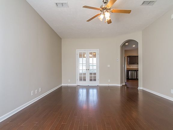 2nd image of 3338 Cotswold Ln