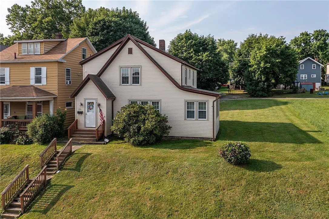 1221 Roemer Blvd photo 1