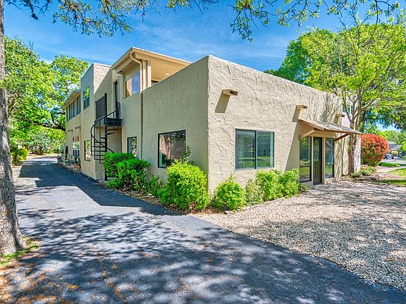 3rd image of 551 Sand Bend Dr