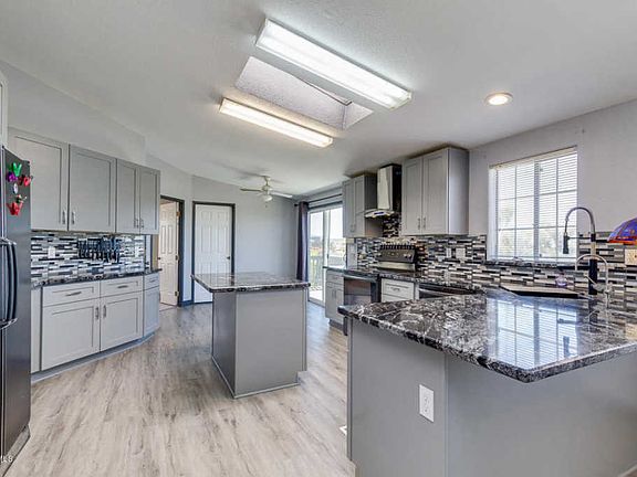 4th image of 50419 N 27th Ave
