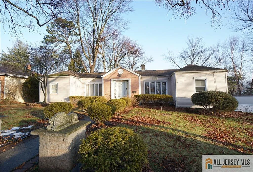 8 Normandy Rd photo 1