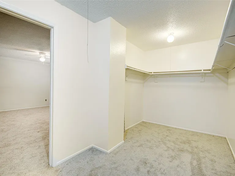 2114 Greenbriar Colony Dr — Photo 29