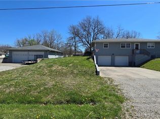 612 N Cedar St, Cameron, MO 64429