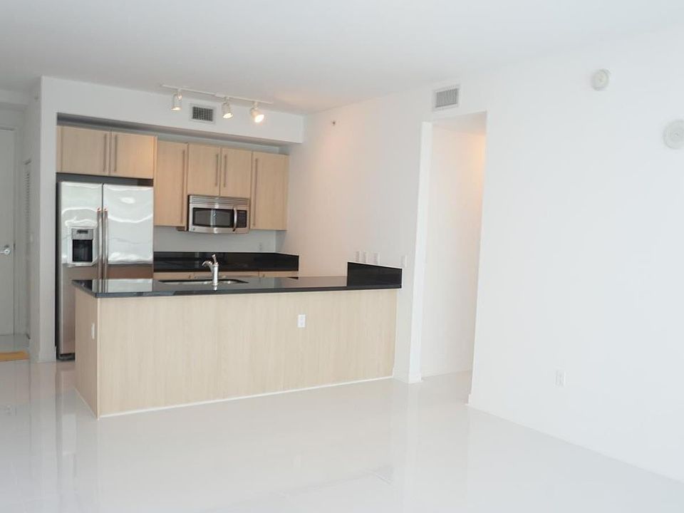 1st image of 1111 SW 1st Ave APT 1415-N