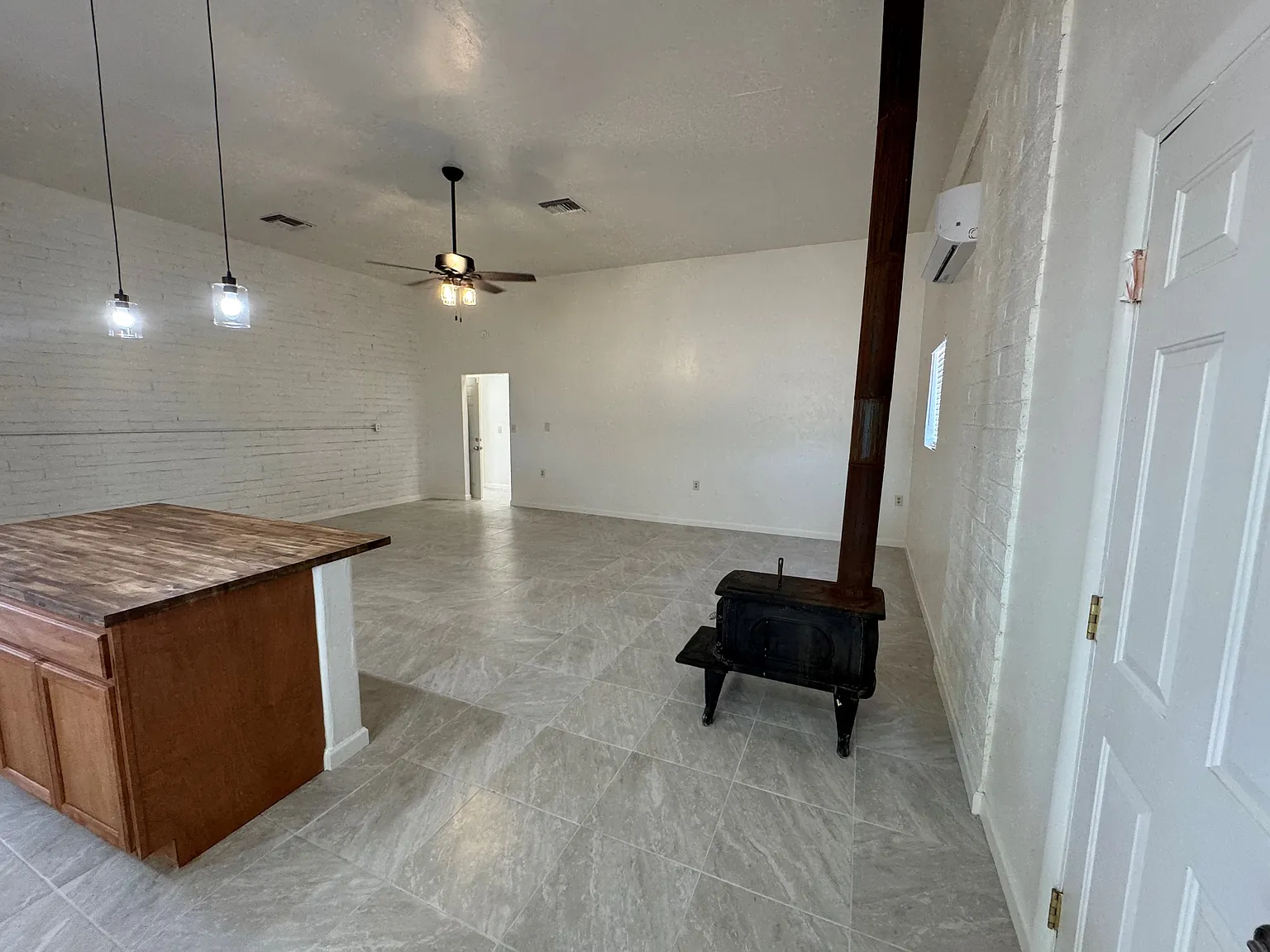 3 bed, 1104 sqft, $1,450 — Photo 2